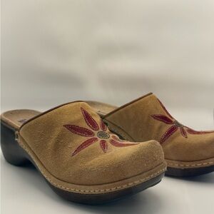 Indigo Ladies Slip On Open Back Clog Size 8 M 2 1/2 In Wedge Heel Tan